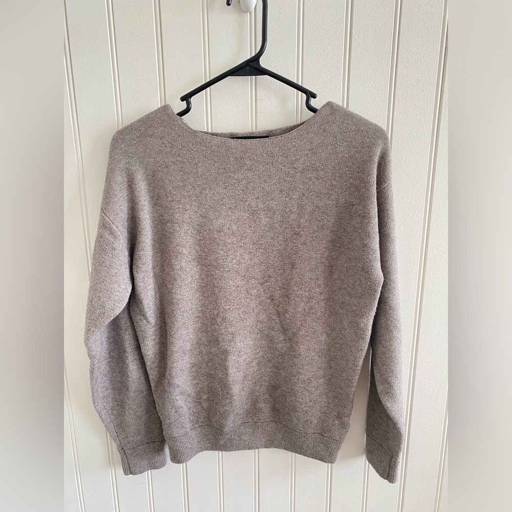 Tahari grey sweater
